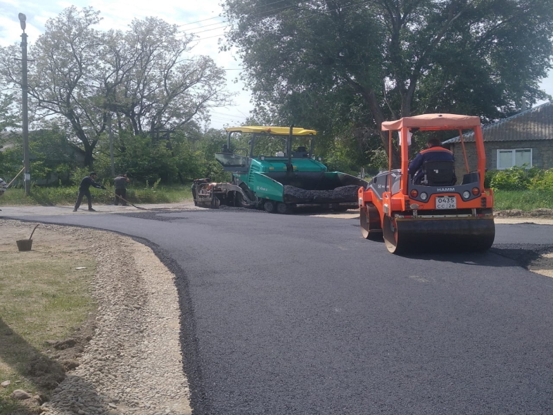 Продолжается масштабный ремонт дорог на территории округа.