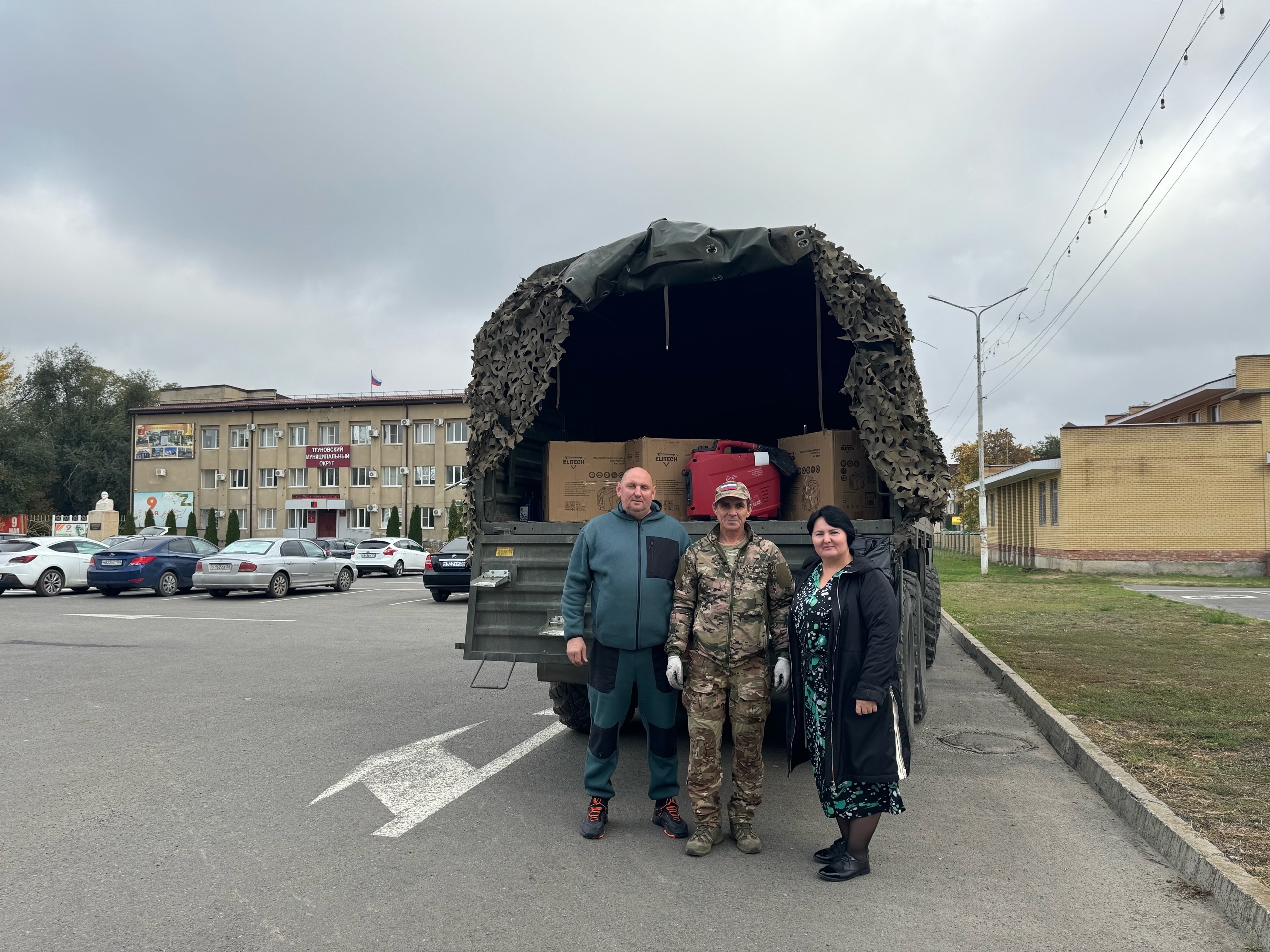 Передали сегодня гуманитарный груз нашим землякам, выполняющим боевые задачи на территории Донецкой Народной Республики.