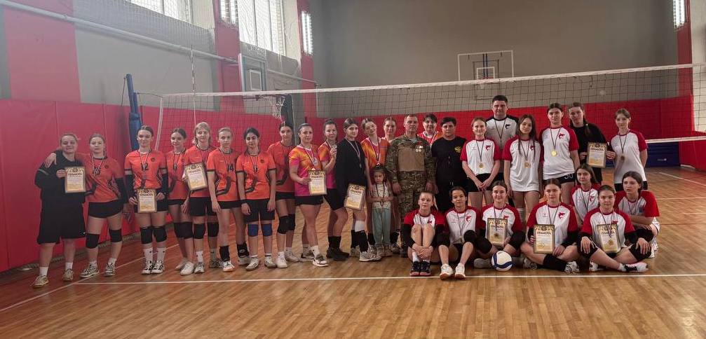 В селе Донском состоялся турнир по классическому волейболу среди девушек.
