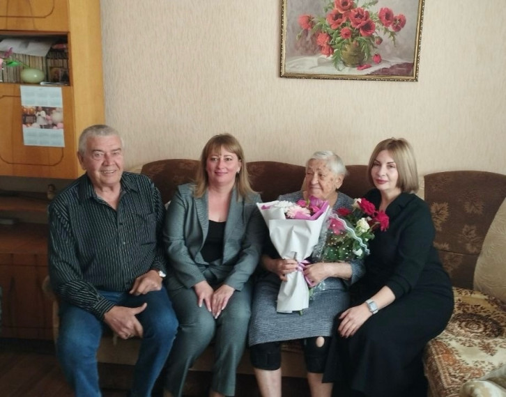 С 90-летним юбилеем поздравили Ольгу Михайловну Сухареву, жительницу села Донского!. С 90-летним юбилеем поздравили Ольгу Михайловну Сухареву, жительницу села Донского!.