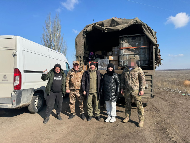 Глава Труновского муниципального округа Нина Аникеева вместе с коллегами, депутатами Думы и предпринимателями Труновского округа вернулась из очередной поездки в зону СВО.. Глава Труновского муниципального округа Нина Аникеева вместе с коллегами, депутатами Думы и предпринимателями Труновского округа вернулась из очередной поездки в зону СВО..