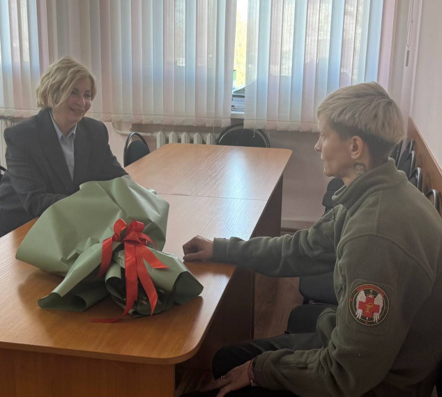 В преддверие праздника глава Труновского округа Нина Аникеева встретилась с участницей специальной военной операции.. В преддверие праздника глава Труновского округа Нина Аникеева встретилась с участницей специальной военной операции..